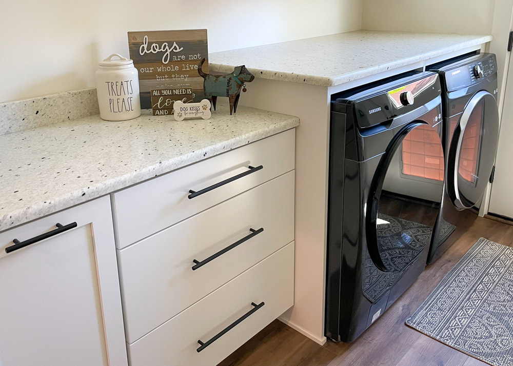 Parade of Homes 2022's mud room cabinetry with washer and dryer